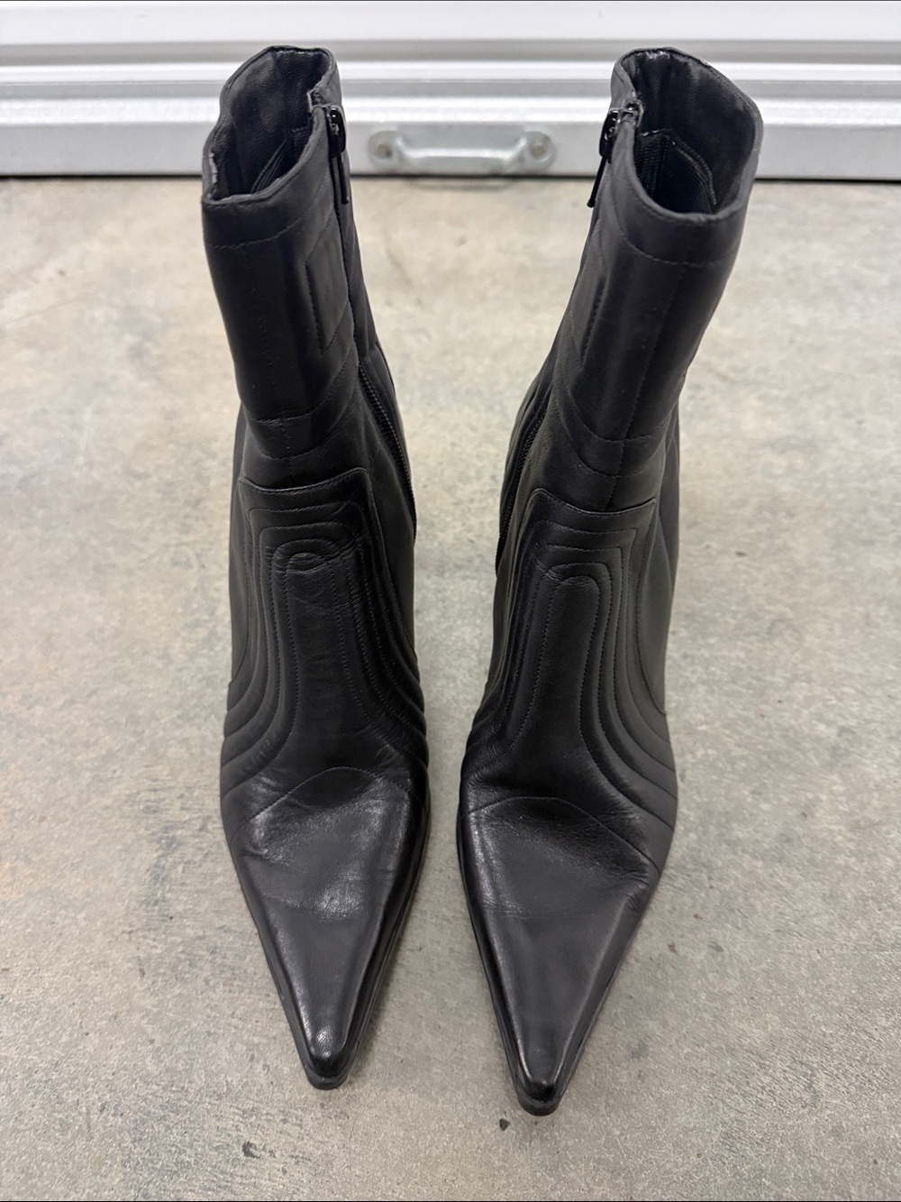 Nine West Vintage rare Black Pointed Toe Zip Ankle Boots